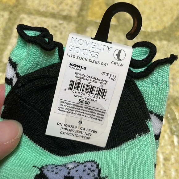 Two pairs brand new novelty socks - Picture 3 of 8